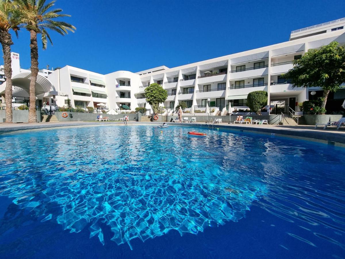 Casa Palmera Only 150 Meters To The Beach, Heated Pool, Wifi, Sat-tv, Balcony With Poolview