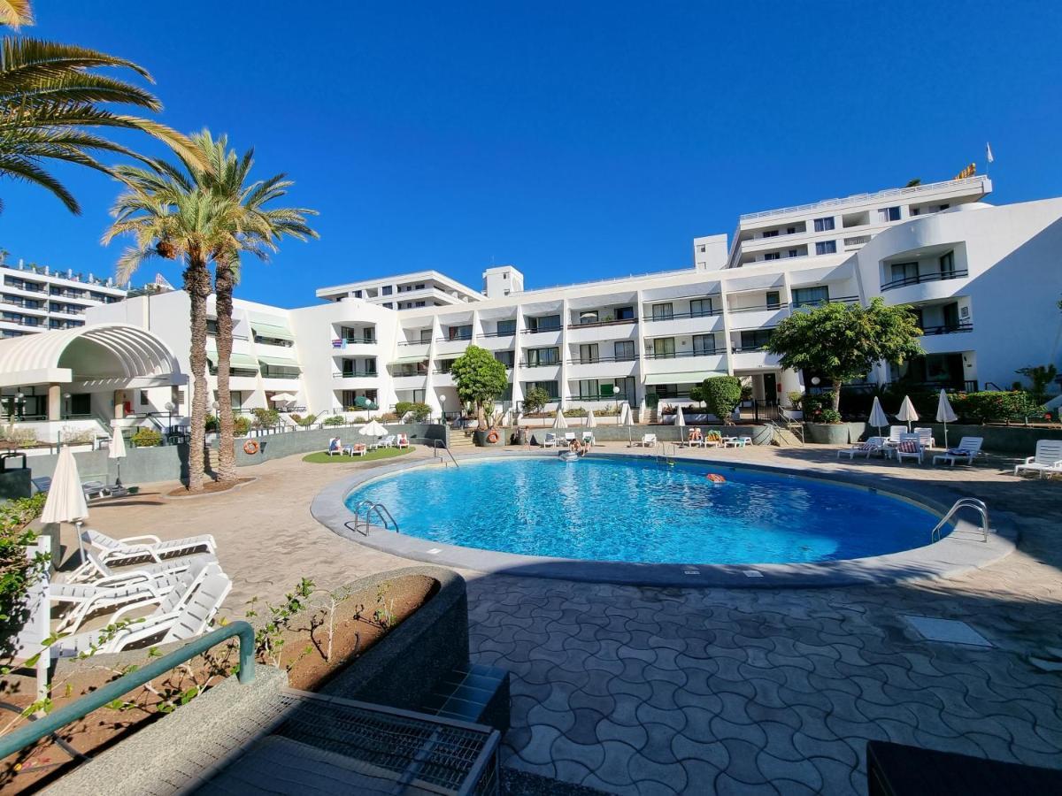 Casa Palmera Only 150 Meters To The Beach, Heated Pool, Wifi, Sat-tv, Balcony With Poolview