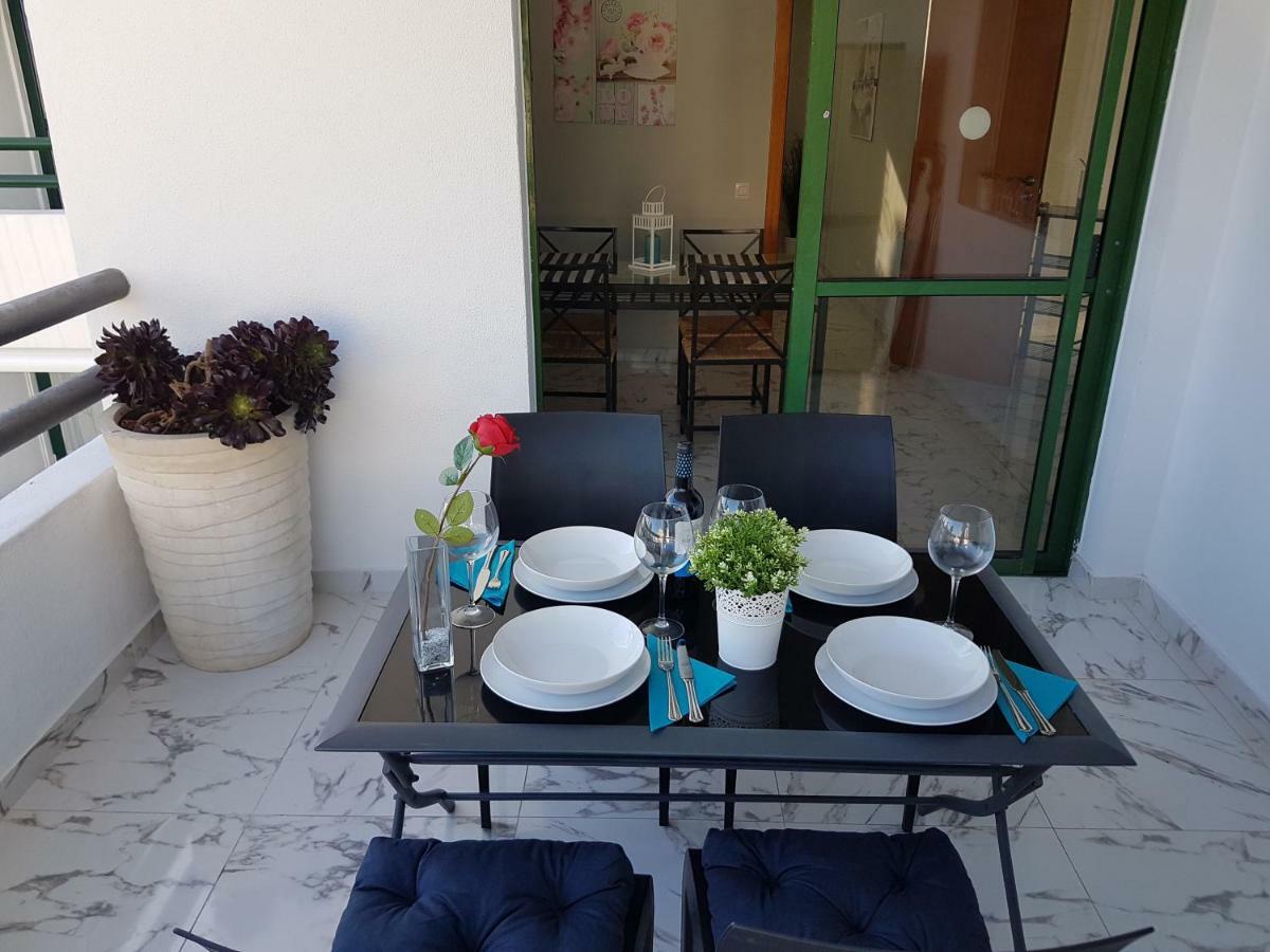 Casa Palmera Only 150 Meters To The Beach, Heated Pool, Wifi, Sat-tv, Balcony With Poolview *
